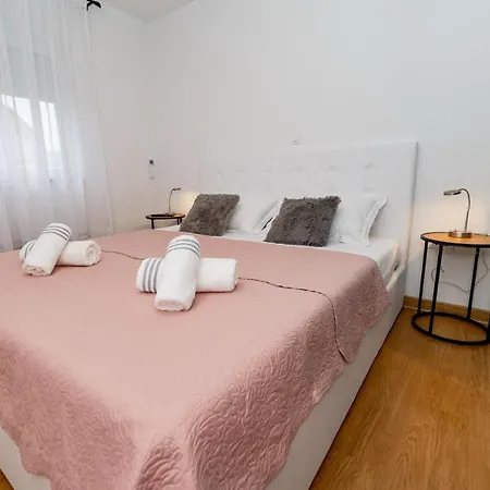 Manuelle アパート ザダル